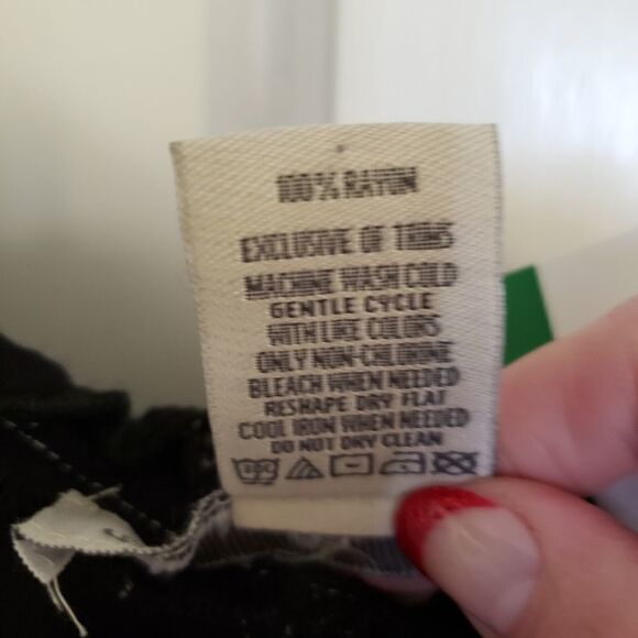 American Rag Juniors Smocked Sleeveless Rayon Top - Picture 8 of 8